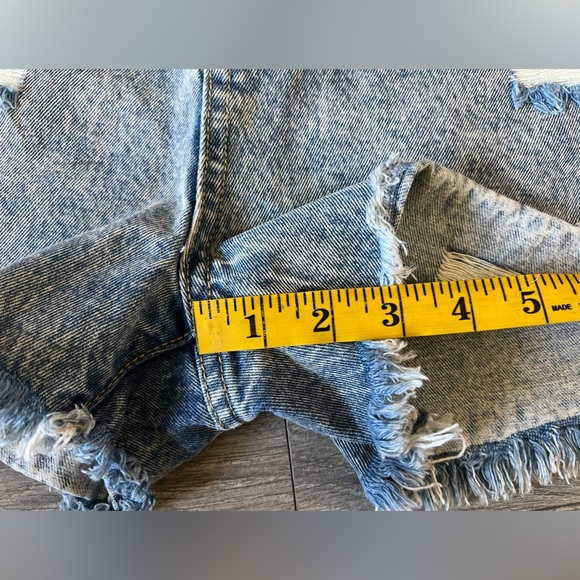 Angel Kiss 100% Cotton Distressed Subtle Acid Wash Jean Shorts Size 9 / 29 NWOT! - Picture 2 of 7